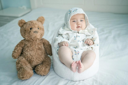 自贡宝宝吃不饱母乳的症状
